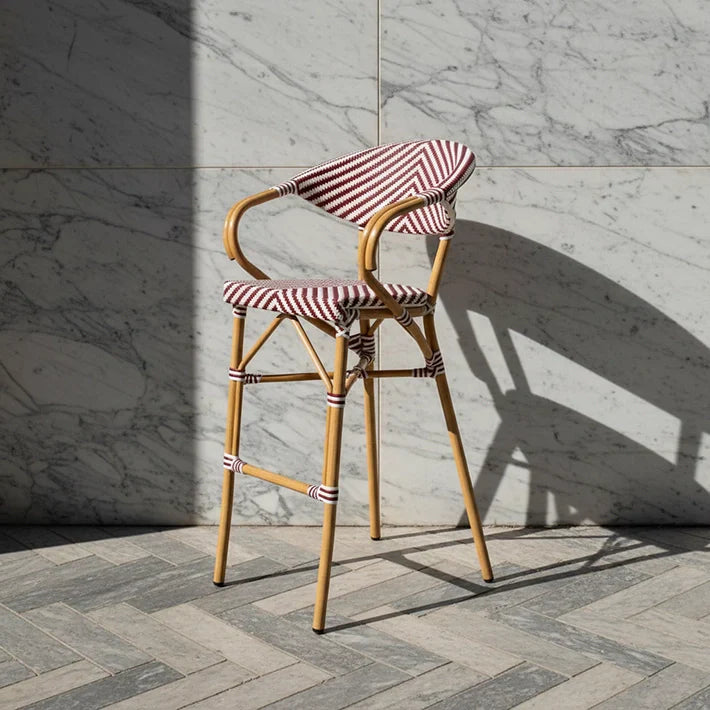 Alt Decoración con taburetes parisinos: ideas modernas con encanto francés