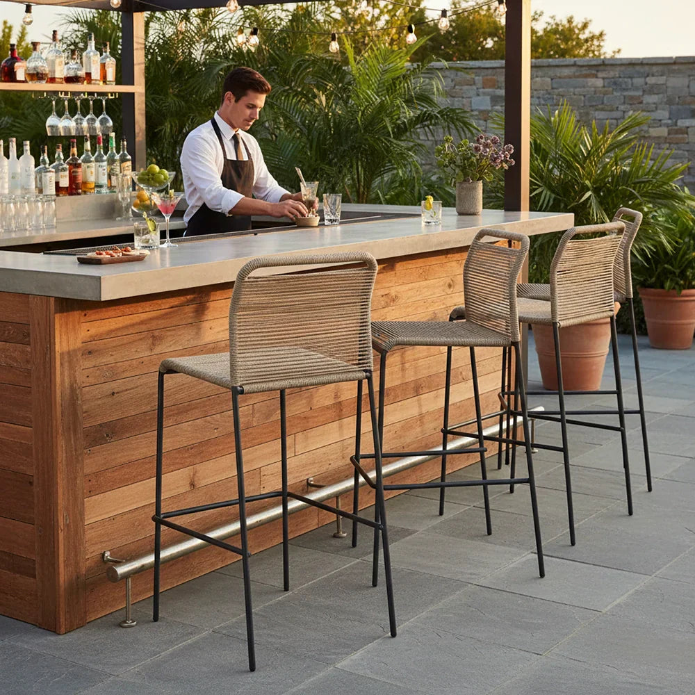 Alt ¿Cómo decorar la terraza de un bar o restaurante? Guía y tendencias