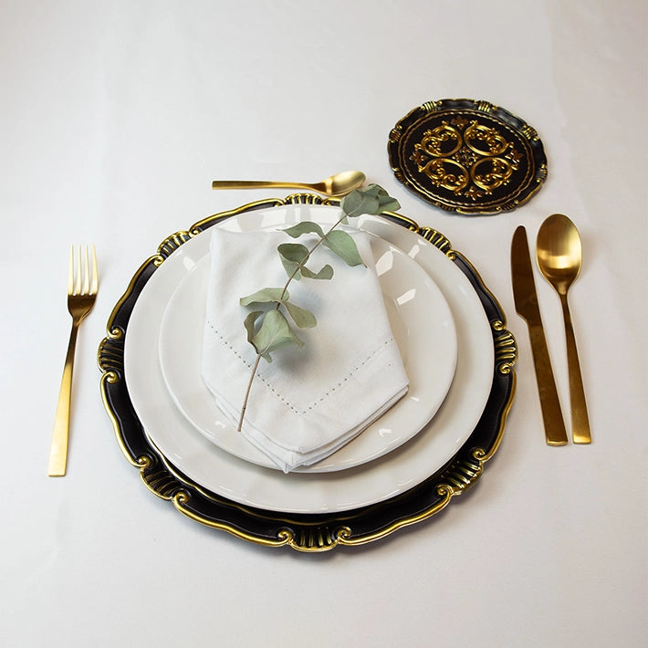 Alt Bajoplatos Para Eventos con Diseño de color negro con detalles dorados EME Mobiliario