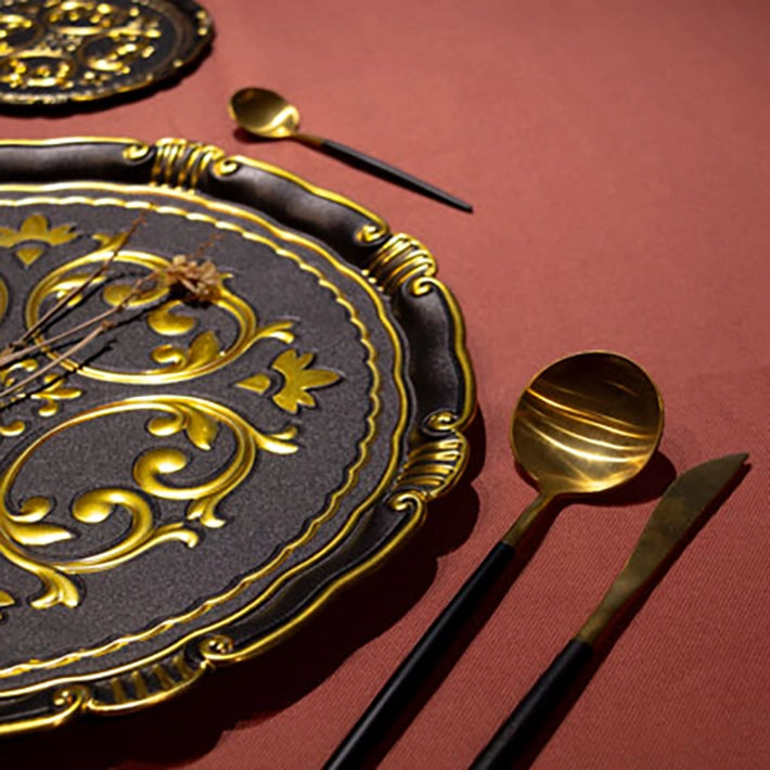 Alt Bajoplatos Para Eventos con Diseño de color negro con detalles dorados EME Mobiliario