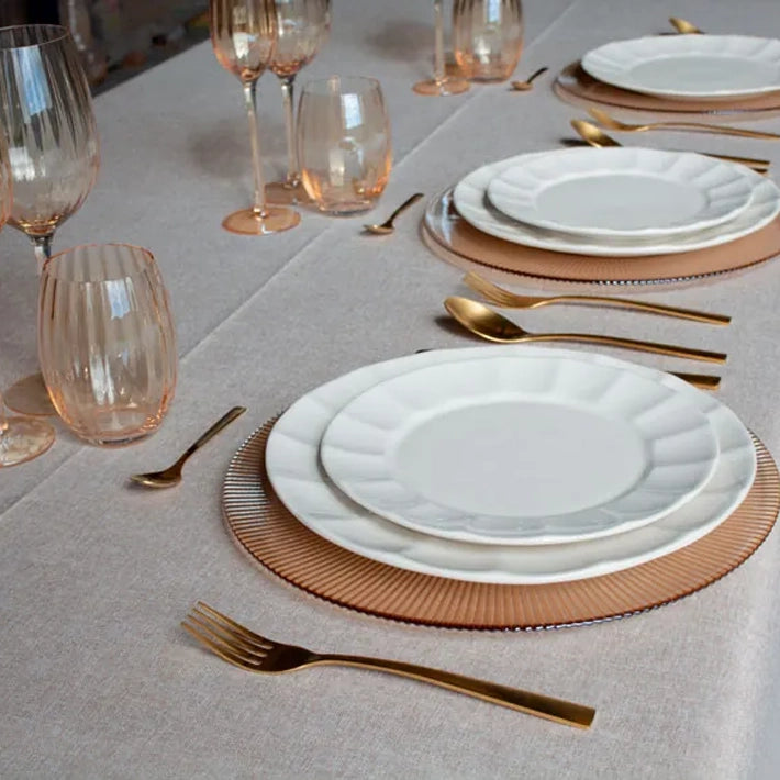 Alt Vajilla Elegance es una vajilla fabricada con cristal con un diseño en color ámbar ideal apta para el uso intensivo profesional EME Mobiliario