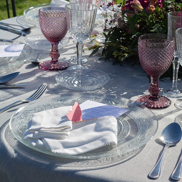 Alt Bajoplatos transparente fabricado en cristal con un diseño labrado, ideal para eventos y hostelería EME Mobiliario