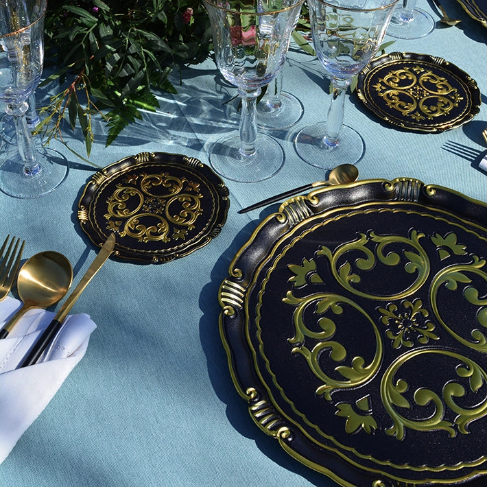 Alt Bajoplato de color negro con detalles dorados para Eventos EME Mobiliario