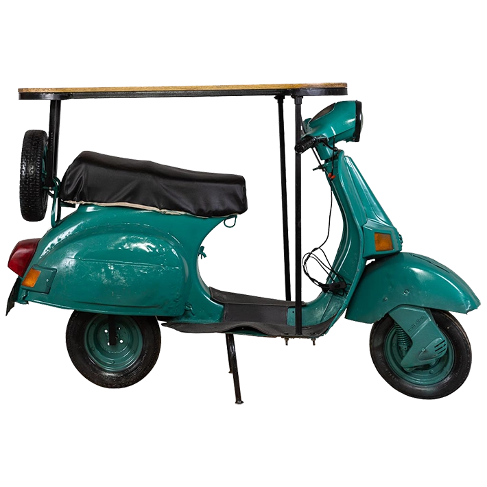 Alt Barra Decorativa En Forma Vespa con acabado en Verde fabricada en madera y metal, ideal para eventos con temática EME Mobiliario