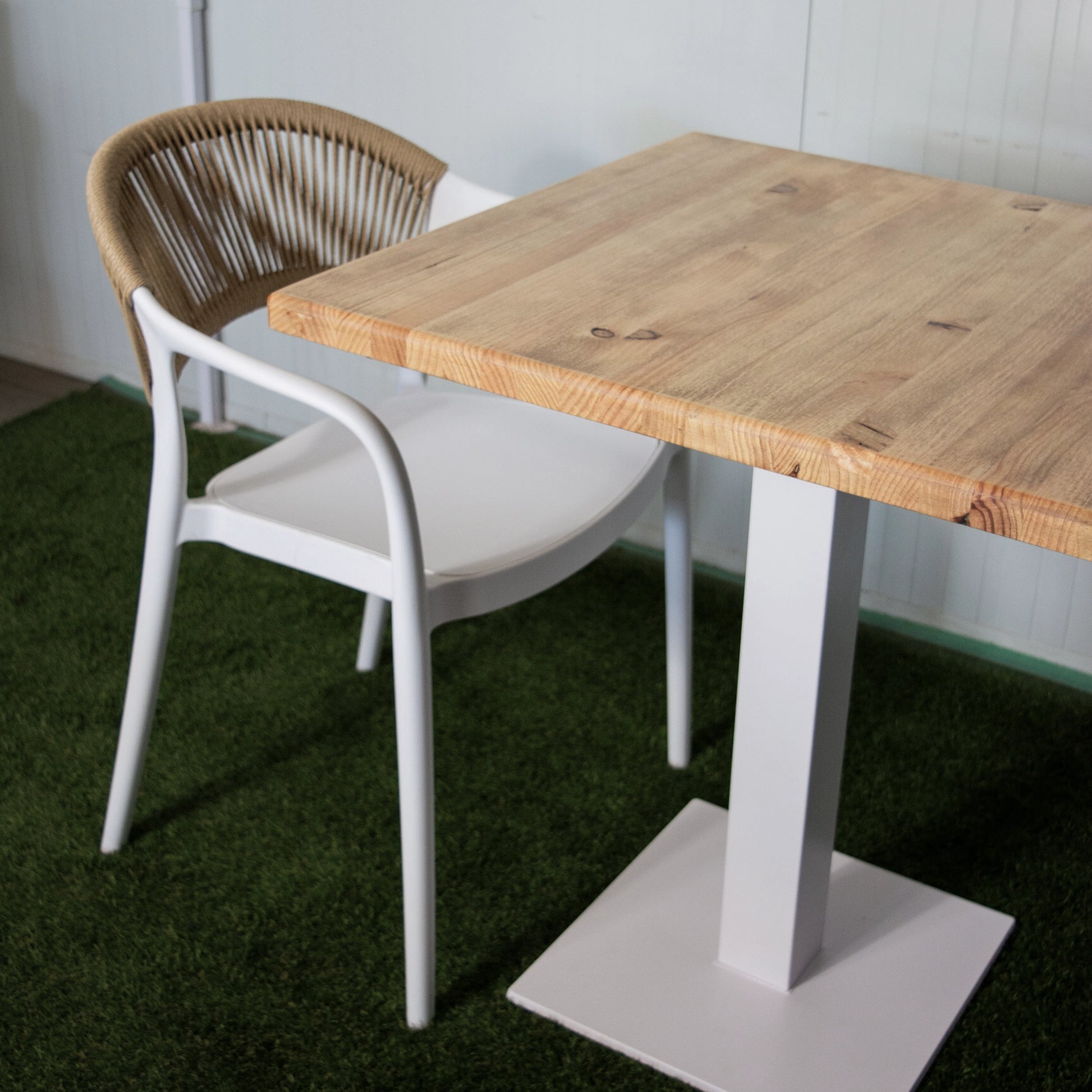 Alt Base cuadrada de color blanco para hostelería EME Mobiliario