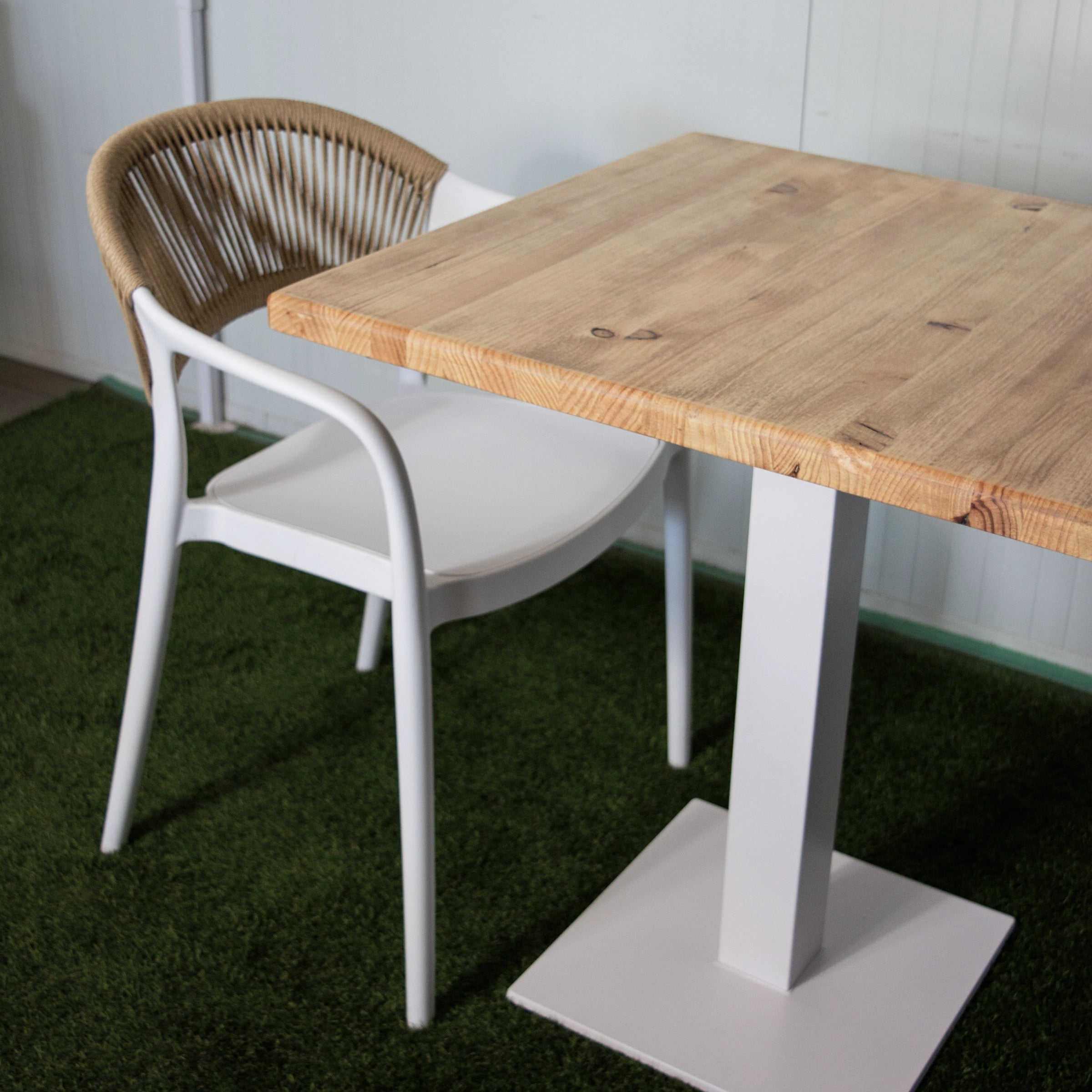 Alt Base cuadrada de color blanco para hostelería EME Mobiliario