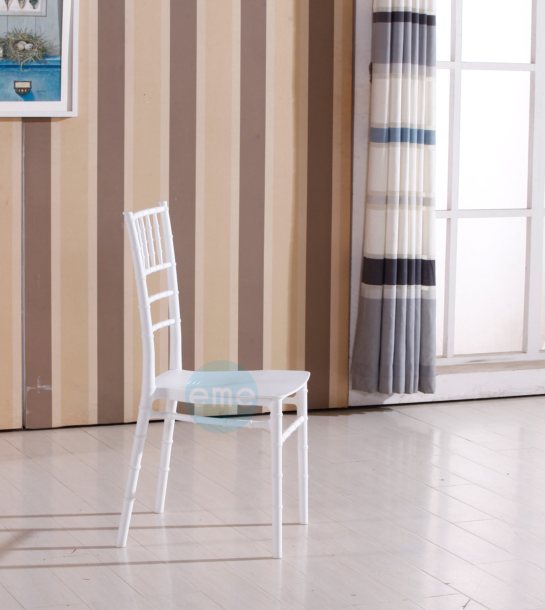 Alt Silla Tiffany Basic Blanca diseño monoblock en una sola pieza en polipropileno para eventos y hostelería. 