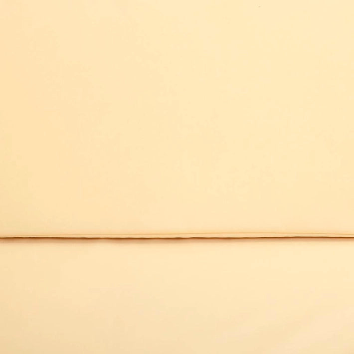 Alt Conjunto Ratán Sintético en color marrón natural compuesto por una mesa, dos sillones y un sofá