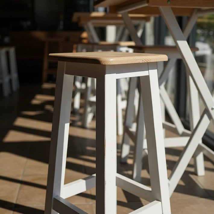 Alt Taburete Alto fabricado en madera con Acabado en Blanco EME Mobiliario