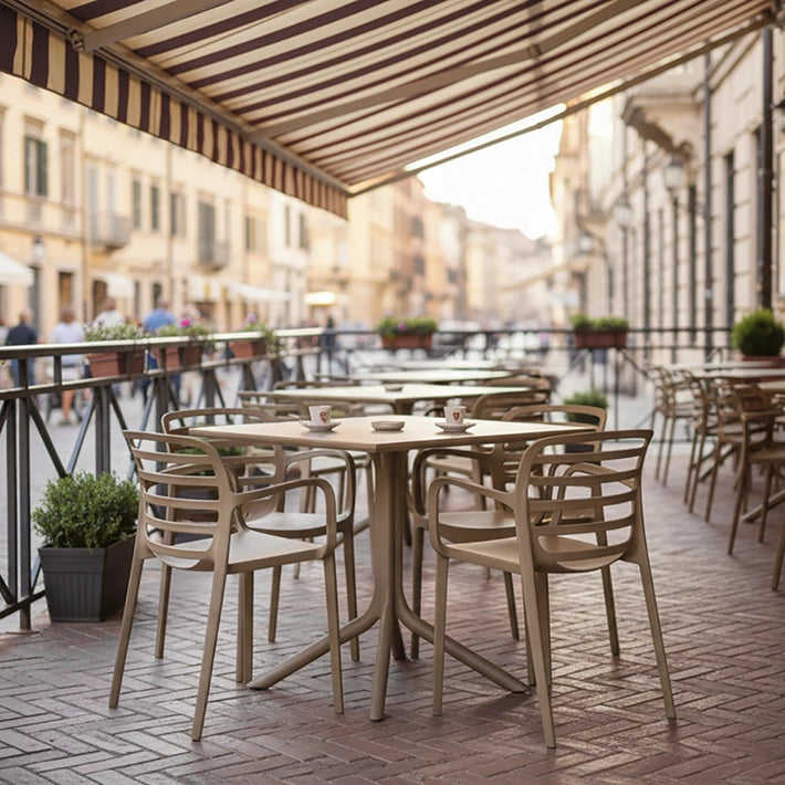 Alt Conjuntos fabricados en polipropileno, ideales para usar en hostelería en terrazas cafeterías EME Mobiliario