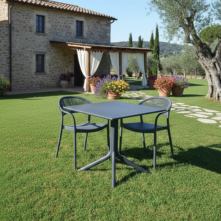 Alt Conjuntos de 2 sillas + 1 mesa de color antracita ideales para el sector de hostelería EME Mobiliario