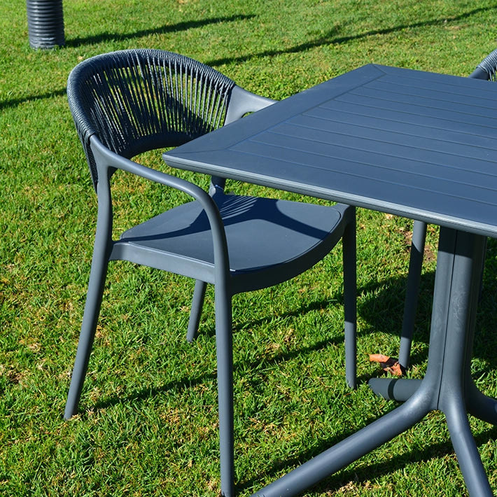 Alt Mesa Italia Antracita ideal para el uso intensivo profesional apta para usar en interior y exterior