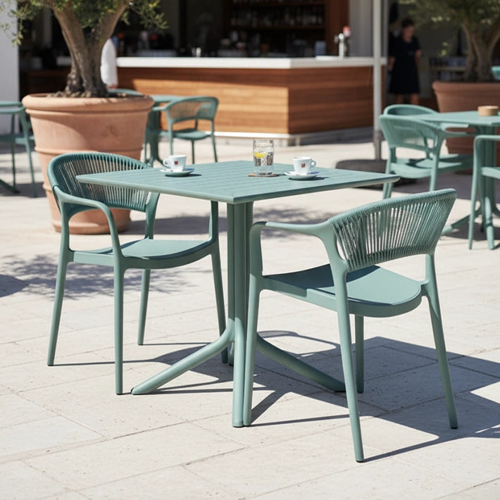 Alt Conjuntos fabricados en polipropileno de color verde para que disfrutes en terrazas, cafeterías... Ideal para uso intensivo EME Mobiliario