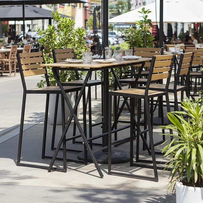 Alt Taburetes Mallorca fabricados en acero y láminas de imitación madera con estructura apilable. Ideal para Hostelería. EME Mobiliario