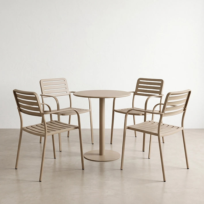 Conjuntos de mesa y cuatro sillas de acero de calidad ideal para terrazas exteriores