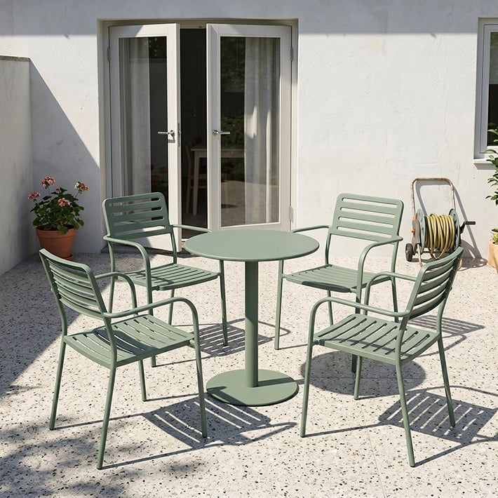 Conjuntos de mesa con cuatro sillas con acabado en color verde, ideal para exteriores