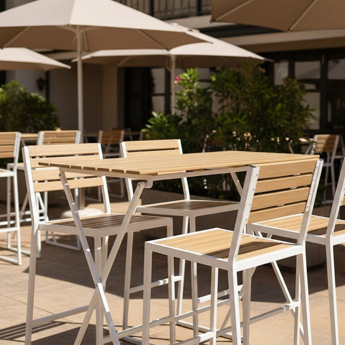 Alt Taburetes Mallorca fabricados en acero con asiento y respaldo de láminas de madera EME Mobiliario