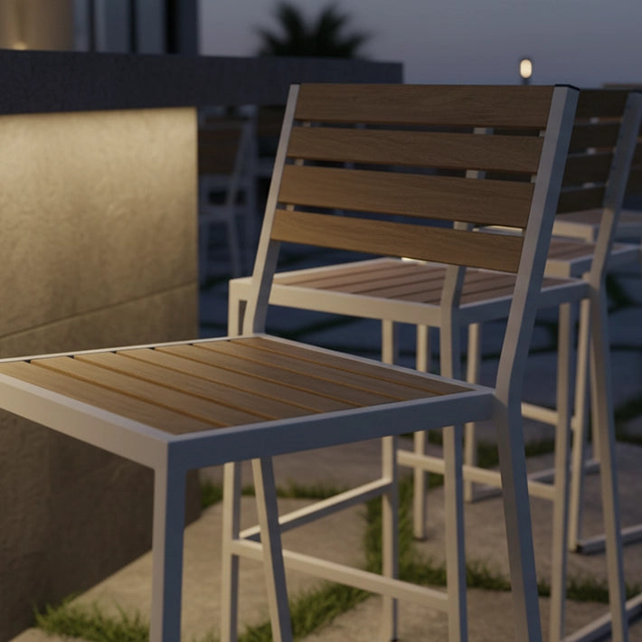 Alt Taburetes Mallorca fabricados en acero con asiento y respaldo de láminas de madera EME Mobiliario