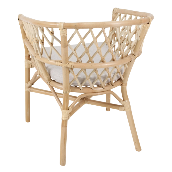 Set Bali Ratan compuesto por un sofá, dos sillones y una mesa, perfecto para disfrutar de agradables veladas en el exterior