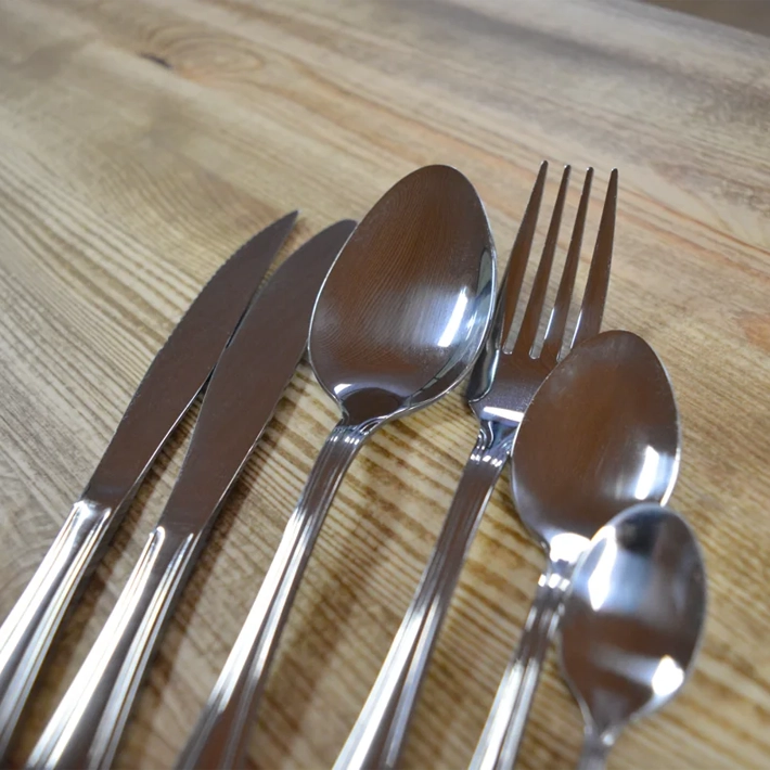 Alt Cubertería Oporto Inox fabricada con acero inoxidable 18% con acabado espejo ideal para el uso intensivo profesional EME Mobiliario 