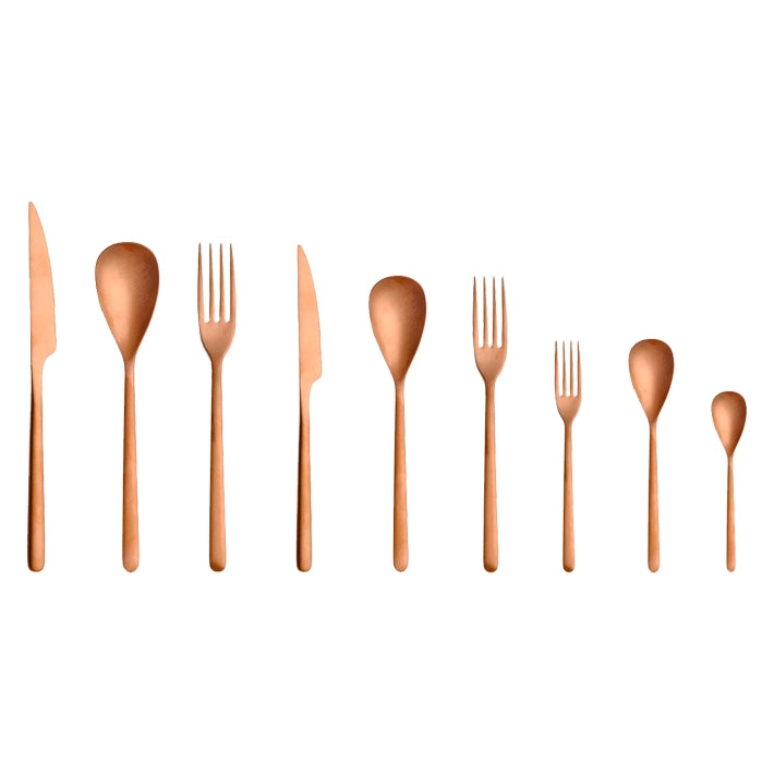 Alt Cubertería fabricada en acero inoxidable 18/0 libre de níquel de color cobre, compuesta por 120 piezas EME Mobiliario