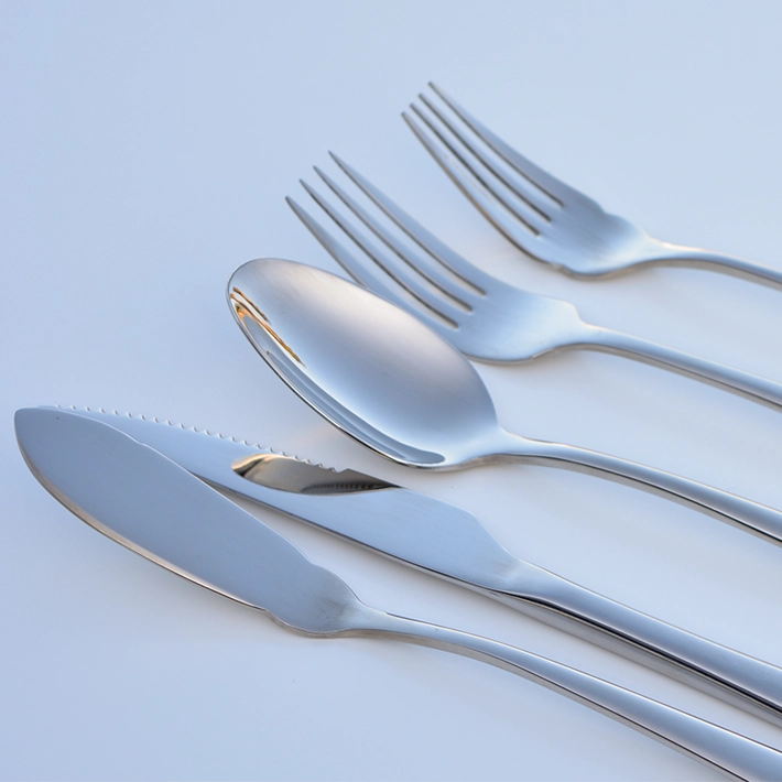 Alt Cubertería Lagos fabricada con acero inoxidable 18/10 con un diseño elegante y sencillo y con un bonito acabado en espejo EME Mobiliario 