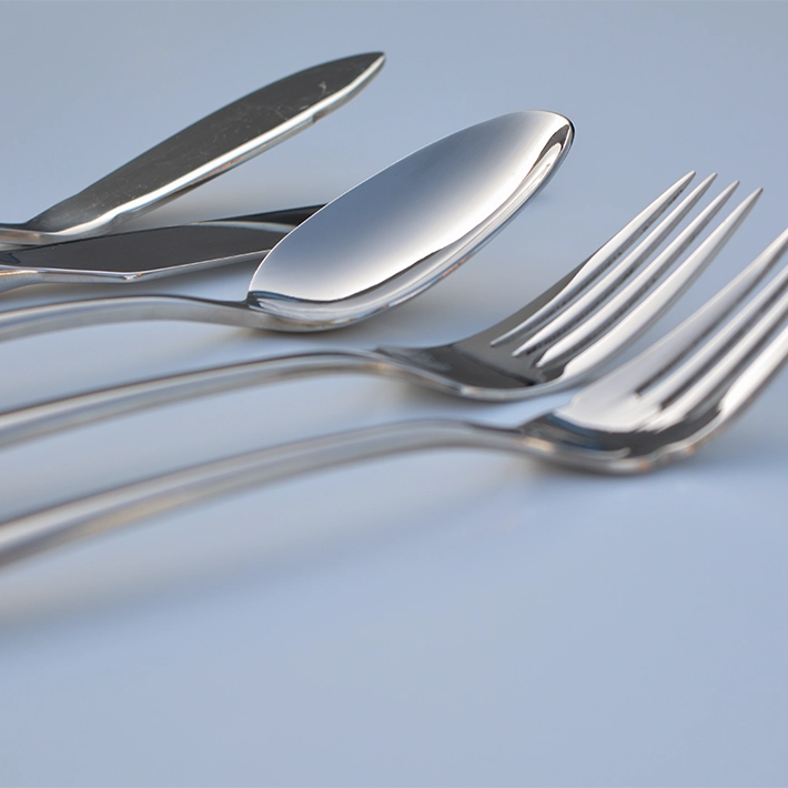 Alt Cubertería Lagos fabricada con acero inoxidable 18/10 con un diseño elegante y sencillo y con un bonito acabado en espejo EME Mobiliario 