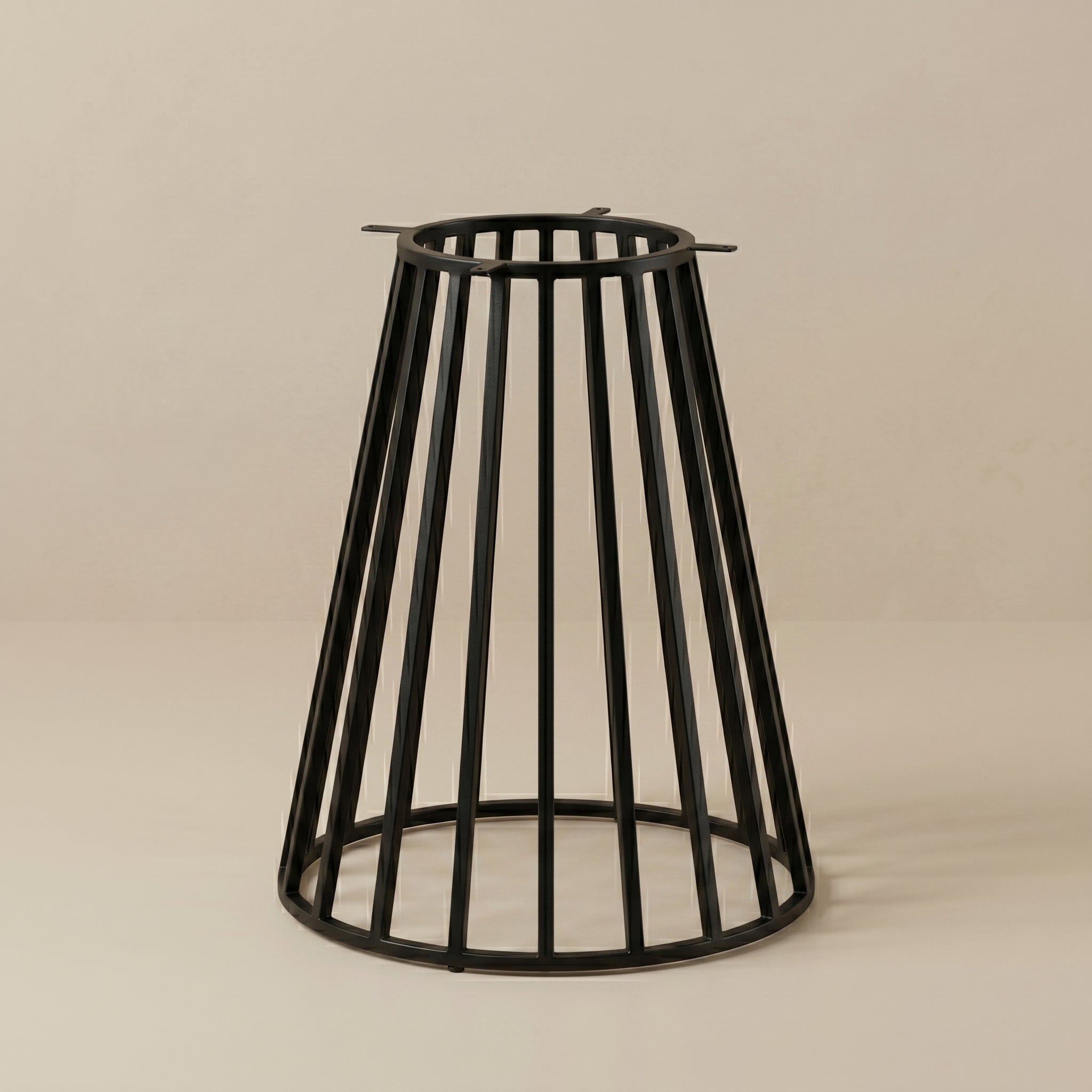 base de mesa Osaka negra fabricada en hierro, perfecta para crear tu mesa de hostelería perfecta