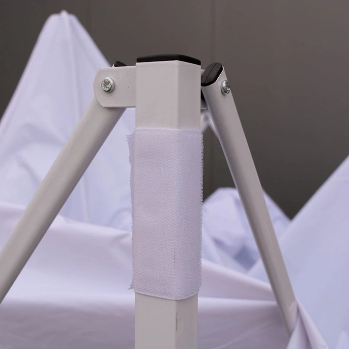 Alt Carpas Plegables con estructura de acero de color blanco con sistema de velcros EME Mobiliario