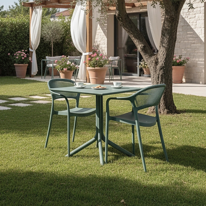 Alt Conjunto de 2 sillas + 1 mesa, fabricados en polipropileno de color verde EME Mobiliario