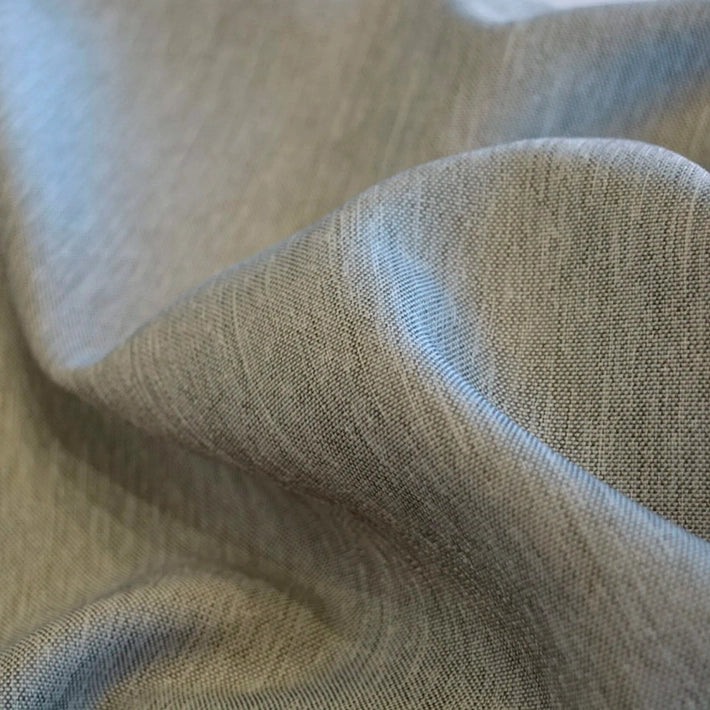 Alt Mantel Falso Lino Gris Verdoso fabricado 100% en poliéster con acabado imitación lino para eventos y hostelería