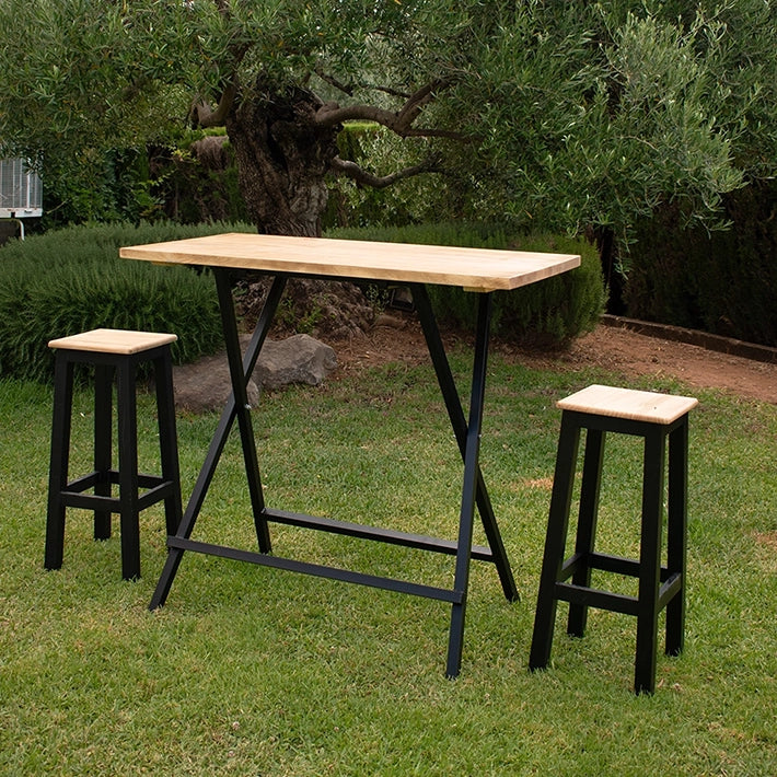 Alt Mesa Alta Hierro y Madera es una mesa para hostelería rectangular con un bonito estilo industrial 