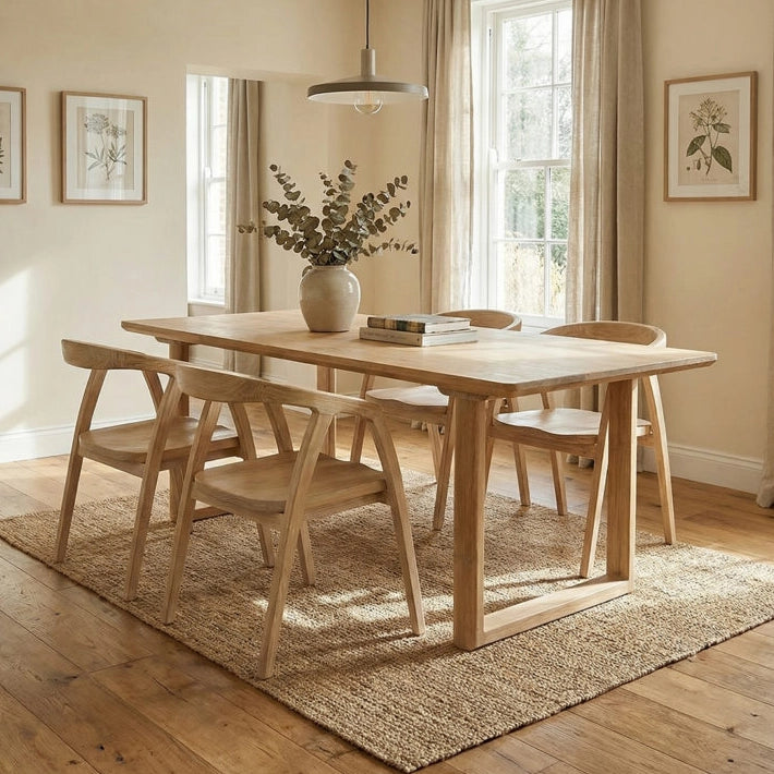 Alt Mesa Comedor Eyre Teka fabricada con madera maciza ideal para usar en el comedor de tu vivienda, acabado natural