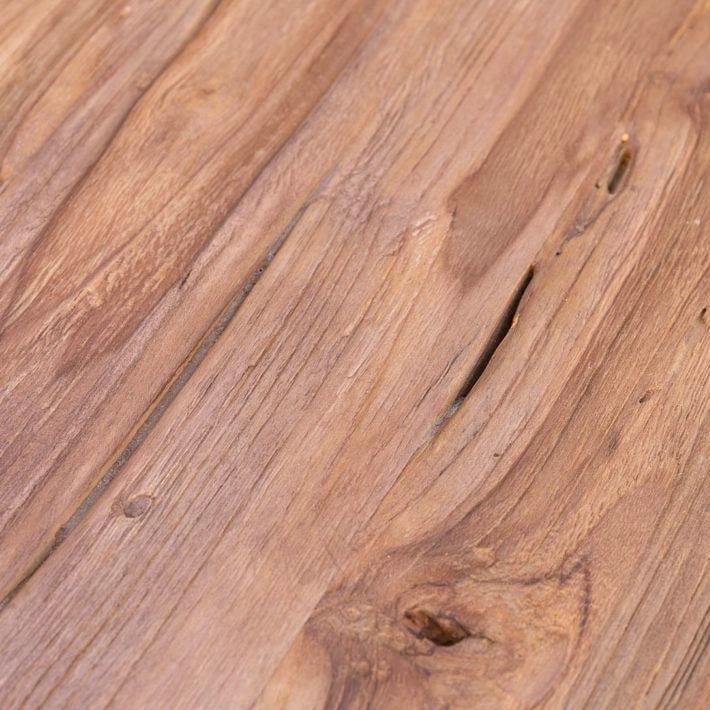 Alt Mesa Comedor Orlando Teka Redonda fabricada en madera maciza es perfecta para los que buscan una mesa de comedor que realce la belleza de la madera