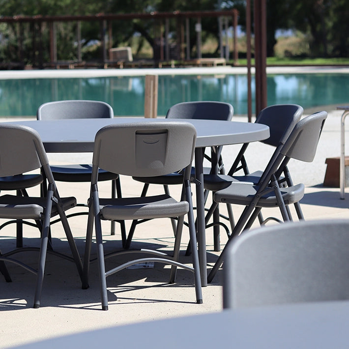 Alt Mesas Zown fabricadas en acero, diseñadas para usos intensivos EME Mobiliario