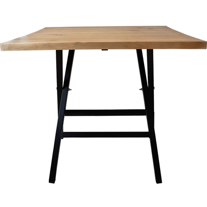 Alt Mesa Baja Cuadrada Hierro y Madera de estilo industrial perfecta para usar en eventos y hostelería