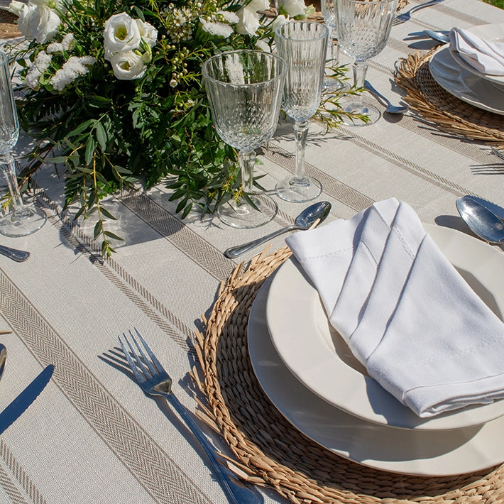 Alt Mantel Espiga Arena con un bonito estampado en espiga fabricado 100% en poliéster apto para uso intensivo profesional 