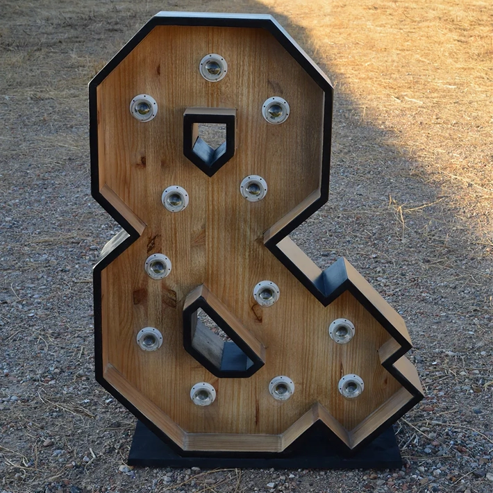 Alt Letra de Madera con Luz decorativa para eventos EME Mobiliario 