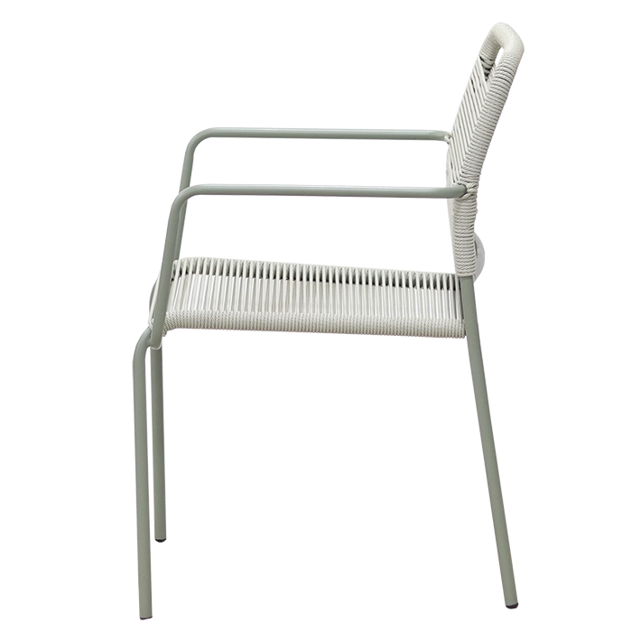 Alt Sillas Ibiza fabricadas en acero con acabado de color verde. Ideal para exteriores EME Mobiliario