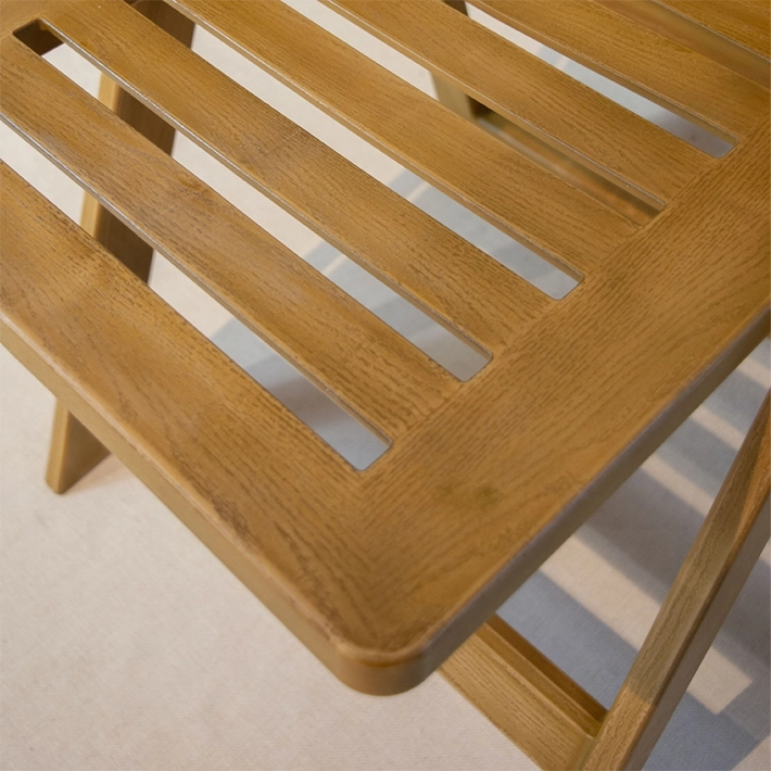 Alt Silla Travel fabricada en polipropileno que imita a la perfección al acabado de la madera para eventos y hostelería EME Mobiliario 