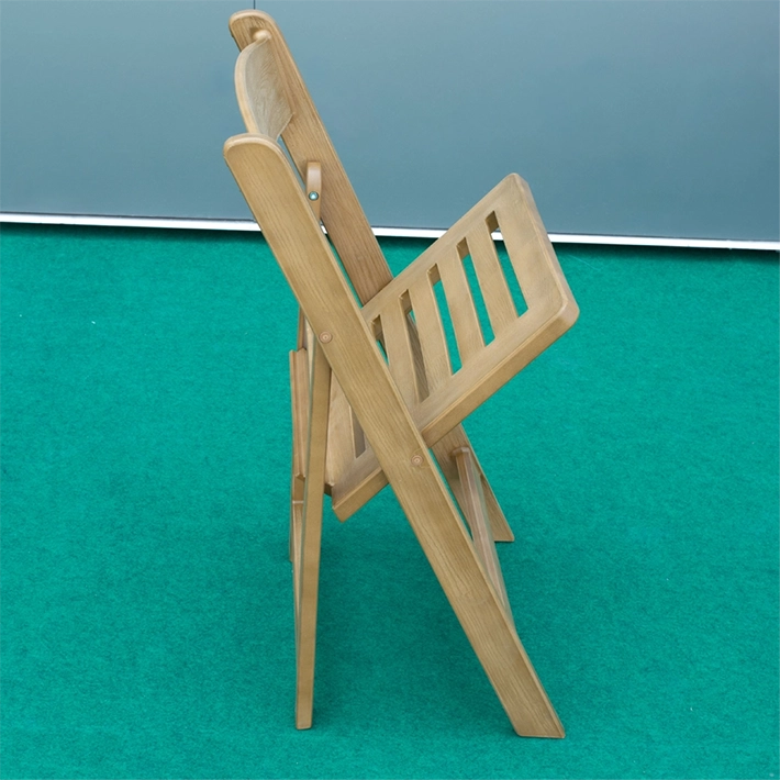 Alt Silla Travel fabricada en polipropileno que imita a la perfección al acabado de la madera para eventos y hostelería EME Mobiliario 