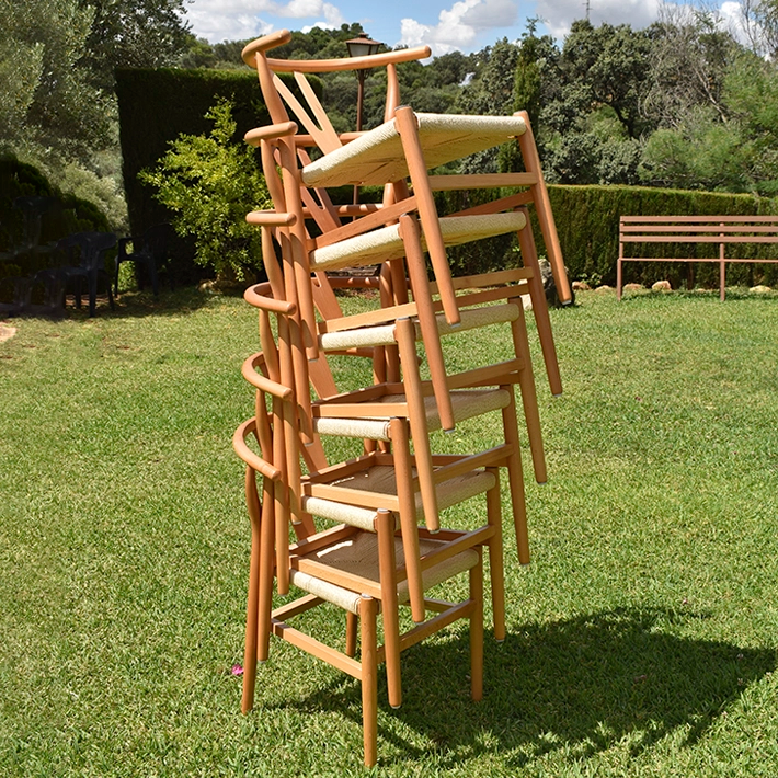 Alt Silla Bone Natural silla apilable fabricada con madera de haya EME Mobiliario. 