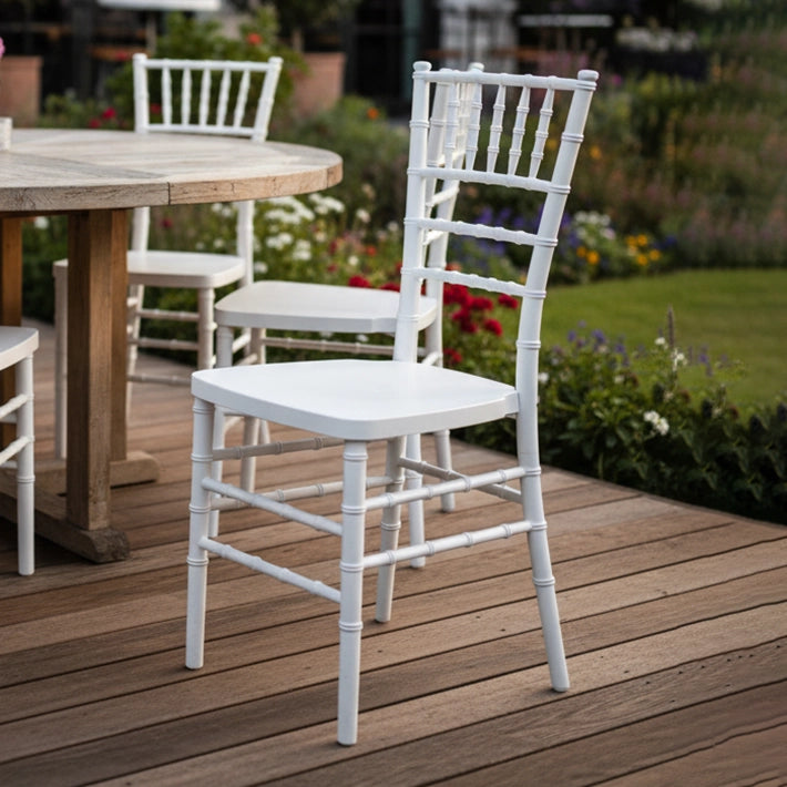 Alt Sillas Chiavari de color blanco, con una estructura reforzada, ideal para eventos y hostelería EME Mobiliario