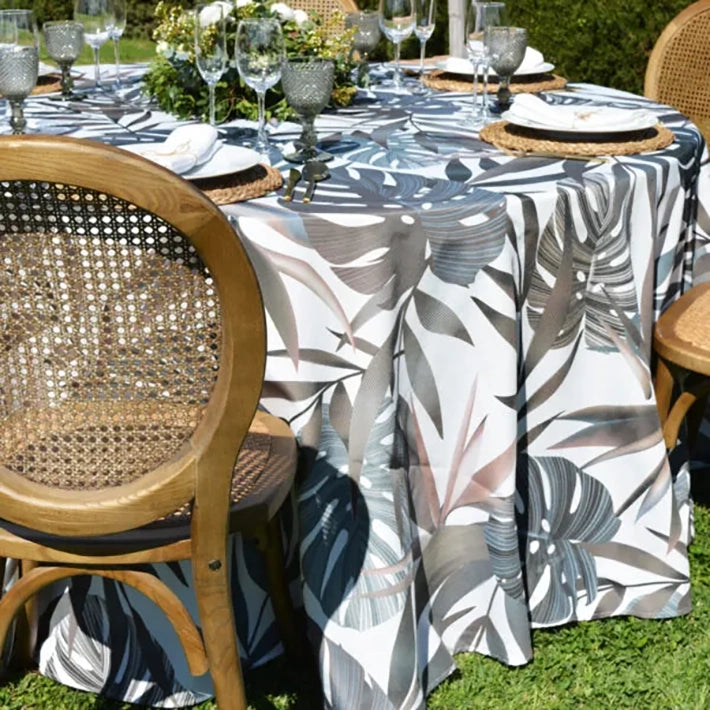 Alt Silla Medallón fabricada con madera de olmo. Acabado en color nogal. Silla Apilable. EME Mobiliario