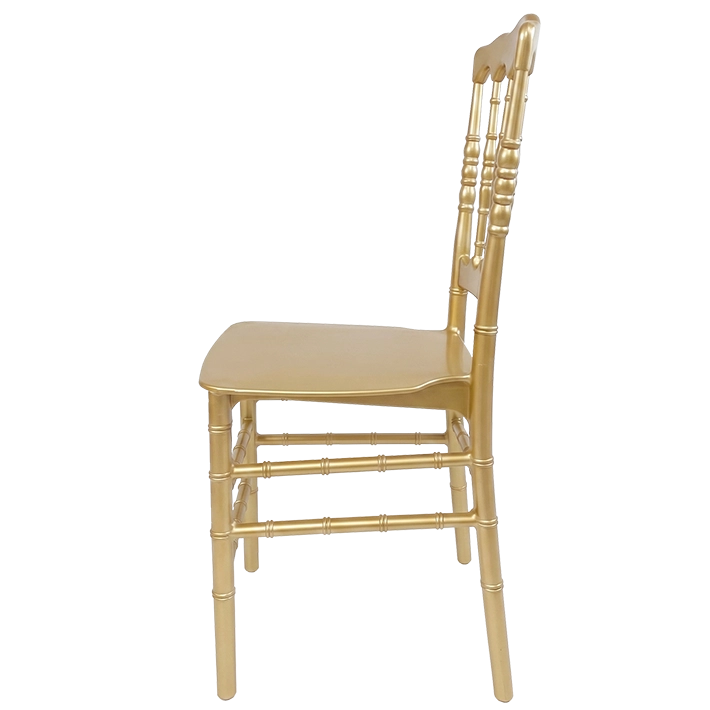 Silla Napoleón Dorada con estructura apilable, ideal para profesionales en el sector de eventos 