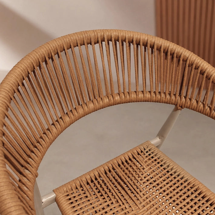 Silla Napoli fabricada en acero y cuerda sintética 100% apta para su uso en exterior, estructura apilable