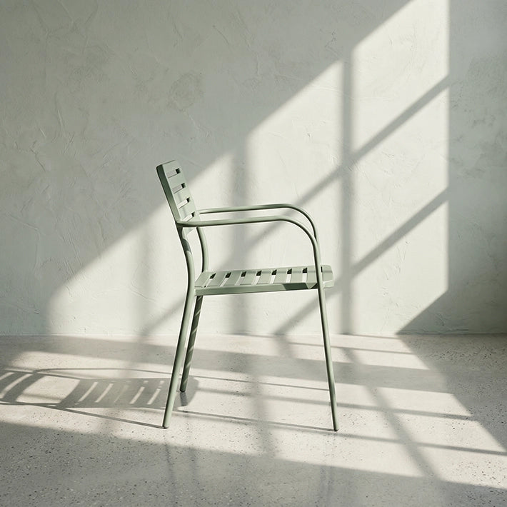 Silla Olbia de color Verde con estructura apilable, ideal para Hogar, Terrazas, Cafeterías