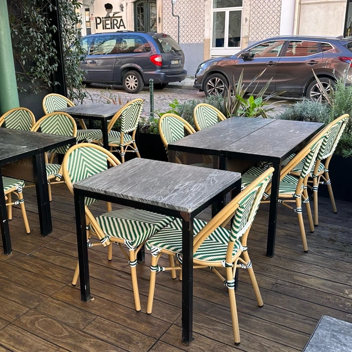 Alt Silla Paris Verde fabricada en aluminio y textilene trenzado verde y blanco ideal para establecimientos de hostelería EME Mobiliario 