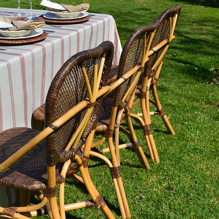 Alt Silla Ratan Natural con un diseño romántico ideal para eventos y establecimientos de hostelería EME Mobiliario 