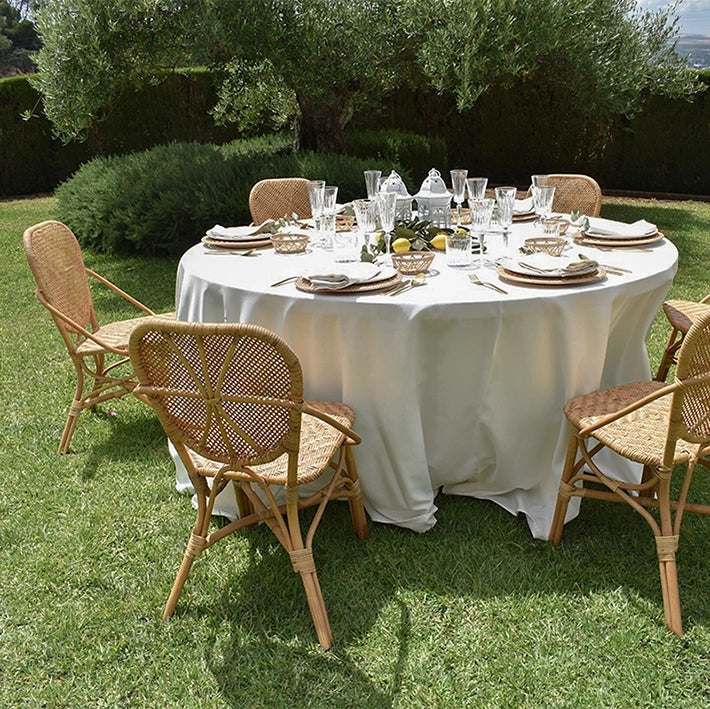 Alt Sillas elaboradas 100% Ratán con fibras naturales con un acabado de color miel Ideal para eventos EME Mobiliario